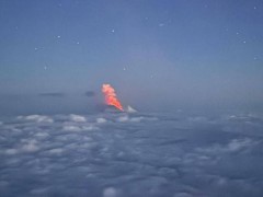 俄堪察加半岛8.7级强震后火山喷发 克柳切夫火山海拔4750米！