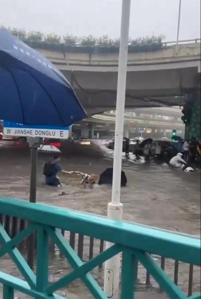 直击郑州强降雨