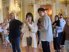 俞灏明王晓晨结婚传闻后首同框 趁着拍戏间隙享受蜜月时光！