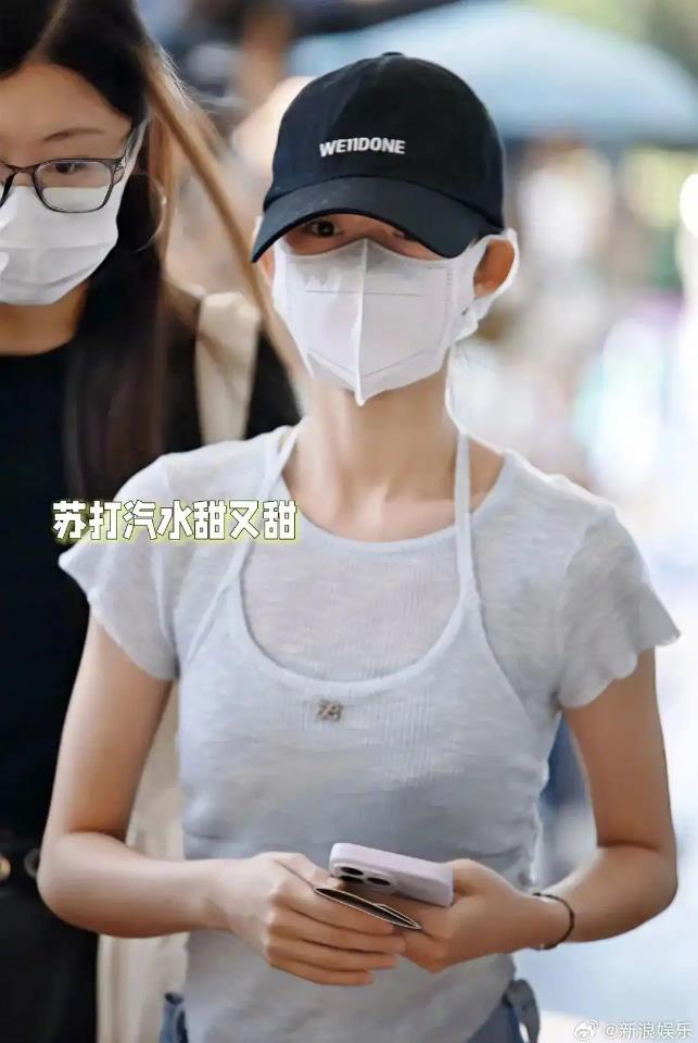 黄杨钿甜风波后首现身