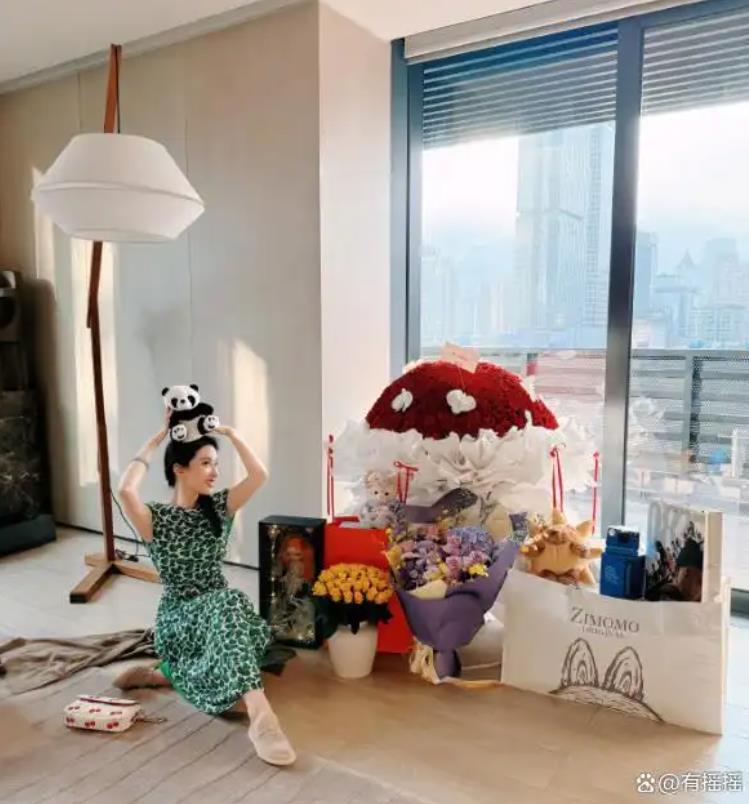 刘亦菲晒38岁生日照