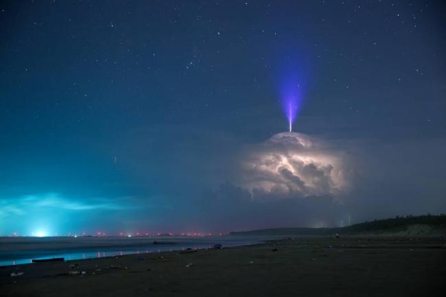 摄影师拍到&ldquo;蓝色喷流闪电&rdquo;