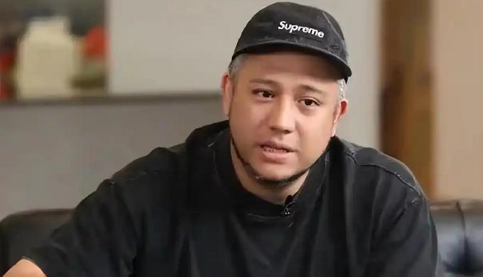 40岁港星转行做搬运工养4个儿子