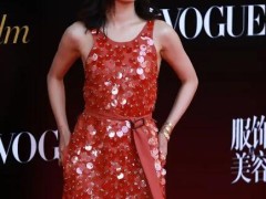 辛芷蕾拿影后 VOGUE主编评论区沦陷 从时尚绝缘体到高定宠儿！