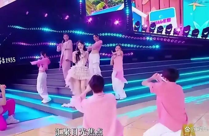 沈佳润出场 小沈阳被抬走