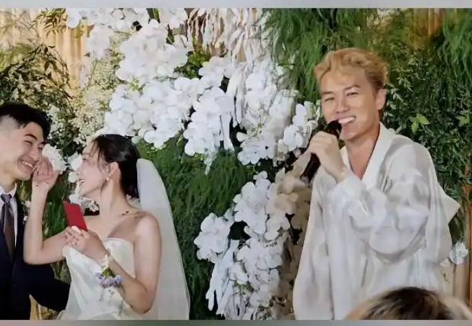 吴克群现身新人婚礼现场唱歌并随礼 