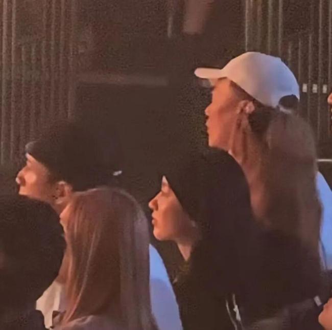 28岁窦靖童在香港举办演唱会 陈奕迅一家捧场