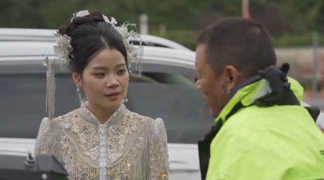 爸爸凌晨骑行300公里送女儿出嫁