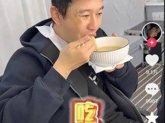 黄晓明晒增肥过程 腹肌变大肚腩 现场画面曝光！