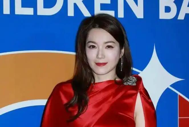 41岁苟芸慧正式离婚