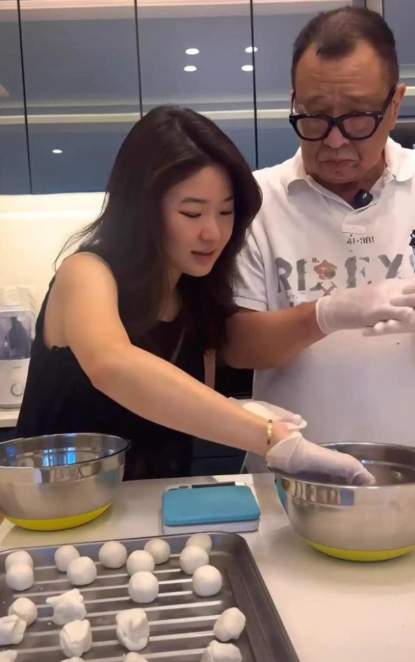 76岁“欢喜哥”许绍雄祖辈是盐商