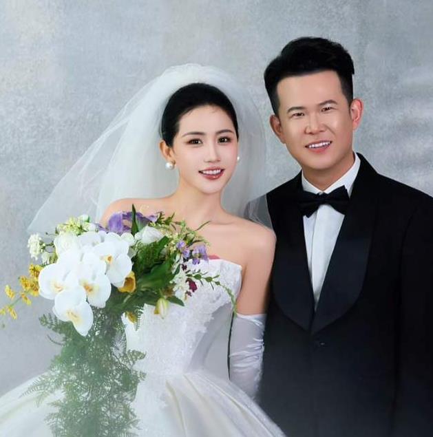 千万粉丝网红房岩小哥结婚现场曝光