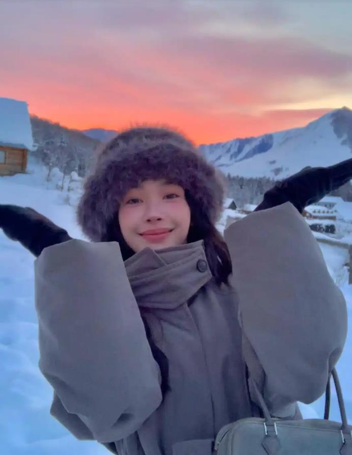 胡彦斌易梦玲海边拥吻恋情曝光