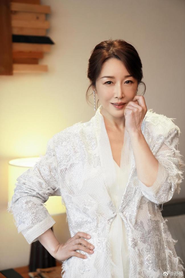 歌手孙悦因家人去世取消演出