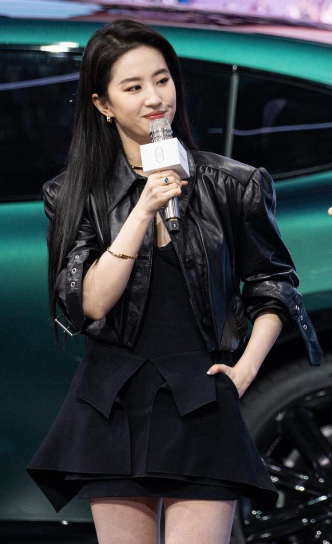 38岁刘亦菲瘦了