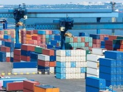 中国贸易顺差首超1万亿美元 出口韧性凸显