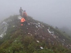 印尼确认失联飞机已坠毁 发现残骸与遇难者