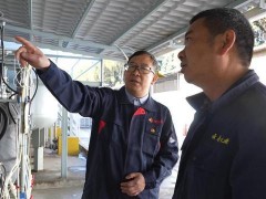 人大代表从边境线带来一块特别的石头 见证产业变革