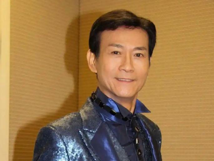 79岁郑少秋官宣退休