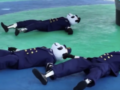 博鳌机器人激情热舞后盘腿躺平 网友:像我下班后的样子