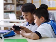 初二男生非要买手机 爸妈愁到深夜 引起网友热议！