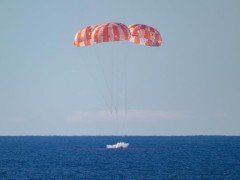 美载人绕月飞船返回地球 任务取得圆满成功!(图)