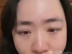 女儿翻看爸爸给自己的转账记录破防 引起网友热议！