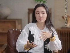 吴倩自曝被爸爸打掉牙齿不敢吐出来，为补童年缺憾对女儿频繁示爱！