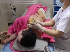 一只手撑着眼皮考完的高考生出分了 引起网友热议！
